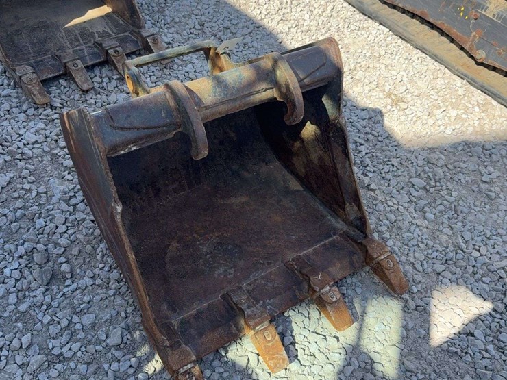 bobcat-24”-tooth-excavator-bucket-image-2