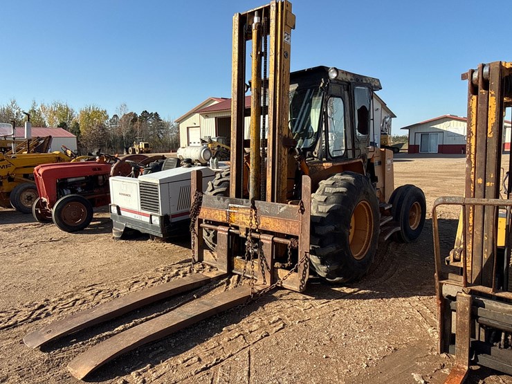 #6930-•-continental-diversified-sales-cds-706d-rough-terrain-forklift-image-1