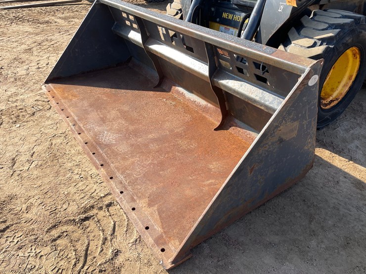 #1906-•-new-holland-l228-skid-steer-image-18