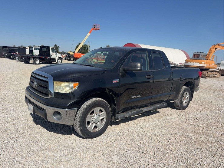 2013-toyota-tundra-srs,-5.7l/v8-iforce,-4wd,-reese-hitch,-4-door,-cloth-interior-power-lock/windows/seat,-250,027-miles,-vin#-5tfuw5f11cx231515-image-2