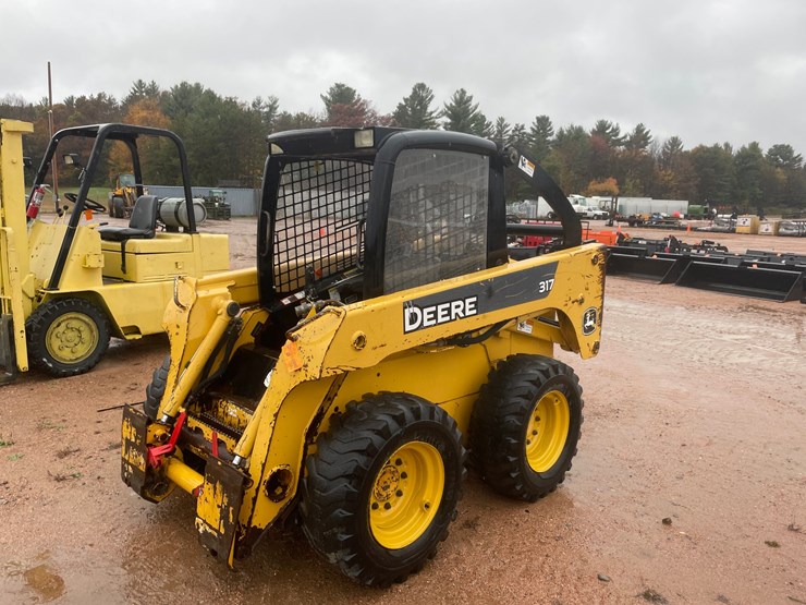 #1852-•-john-deere-317-skid-steer-image-2