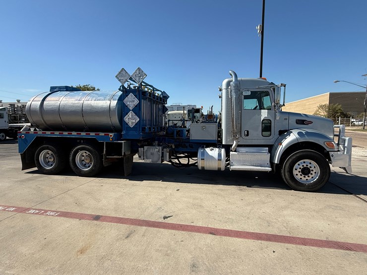2015-peterbilt-348-image-5