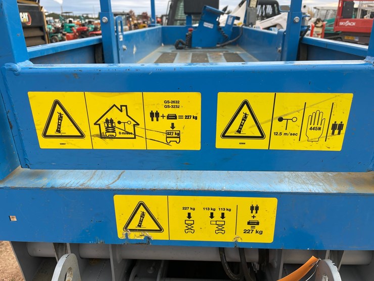 #1901-•-2016-genie-gs2632-electric-scissor-lift-image-19