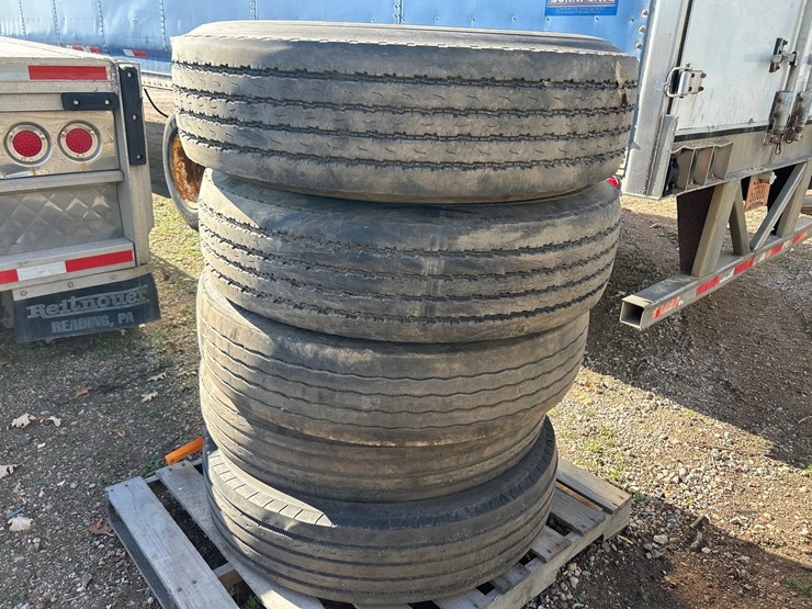#6960-•-(5)-commercial-truck-tires-image-3