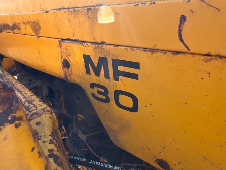 #6925-•-massey-ferguson-mf-30-industrial-tractor-with-front-loader-and-rear-box-scraper-image-8