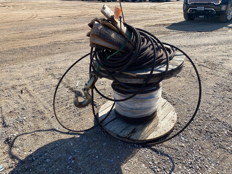 #6948-•-(1)-steel-wire-rope-cable-on-wooden-spool-with-swivel-hook-image-2
