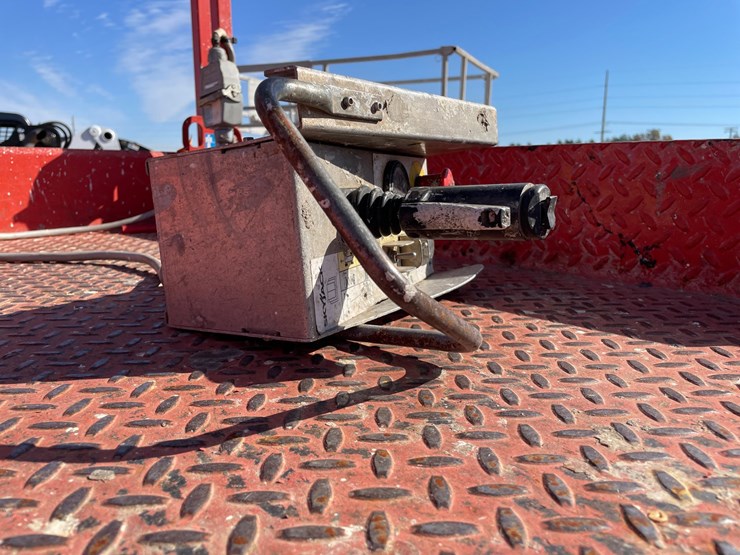 #1877-•-skyjack-sj111-4632-32'-electric-scissor-lift-image-8