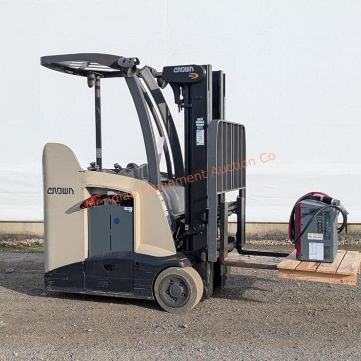 Crown RC5535-35 Stand Up Forklift