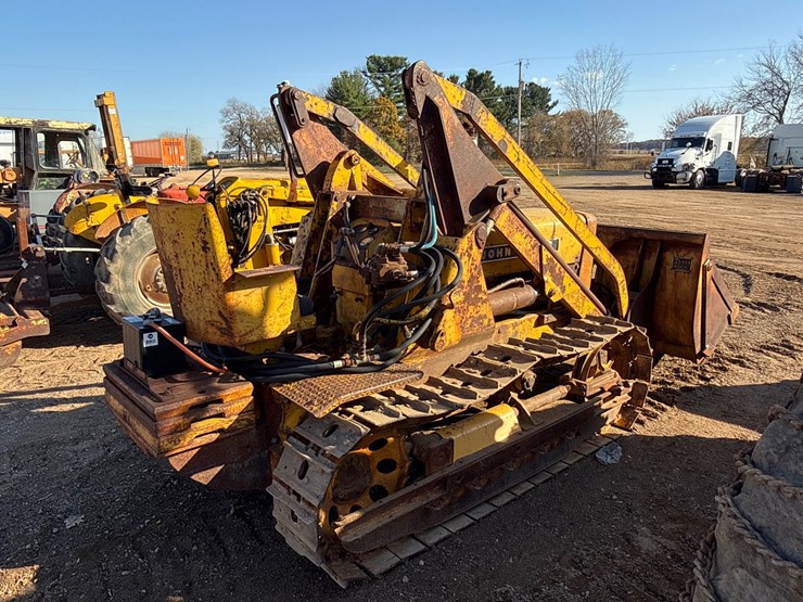 #6924-•-john-deere-440-ic-series-crawler-loader-image-4