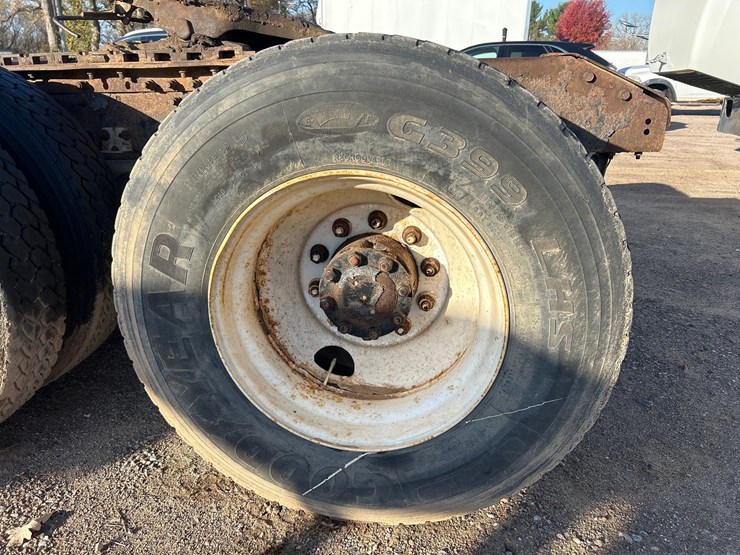 #6903-•-1995-volvo-gm-wg64t-tandem-axle-day-cab-semi-tractor-(has-wi-title)-image-25