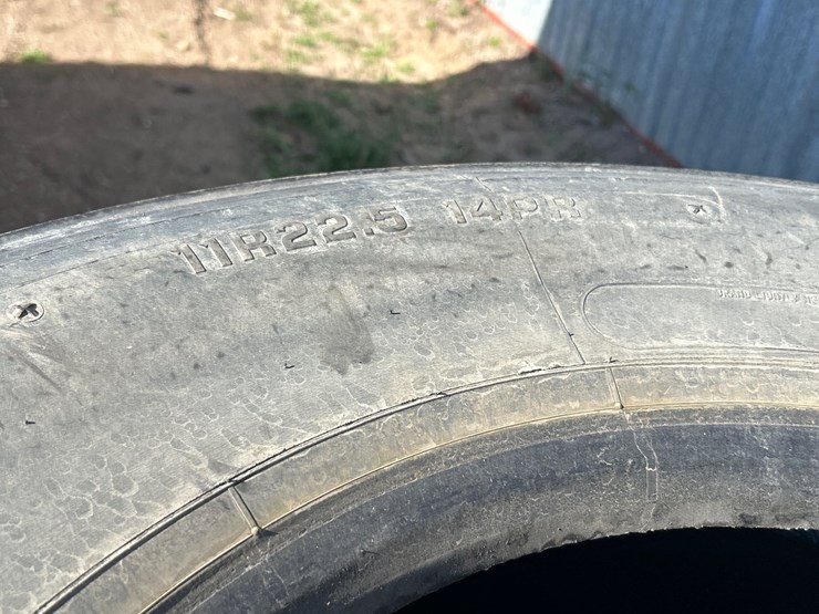 #6961-•-(6)-11r22.5-commercial-truck-tires-image-5