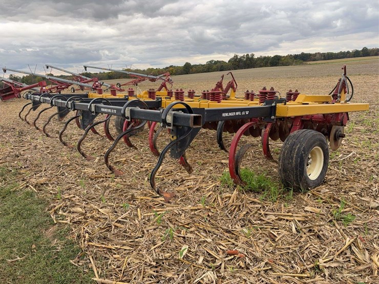 binkley-wilbeck-2109-13-shank-chisel-plow,-remlinger-leveling-bar,-hyd-adjust-hitch-image-5