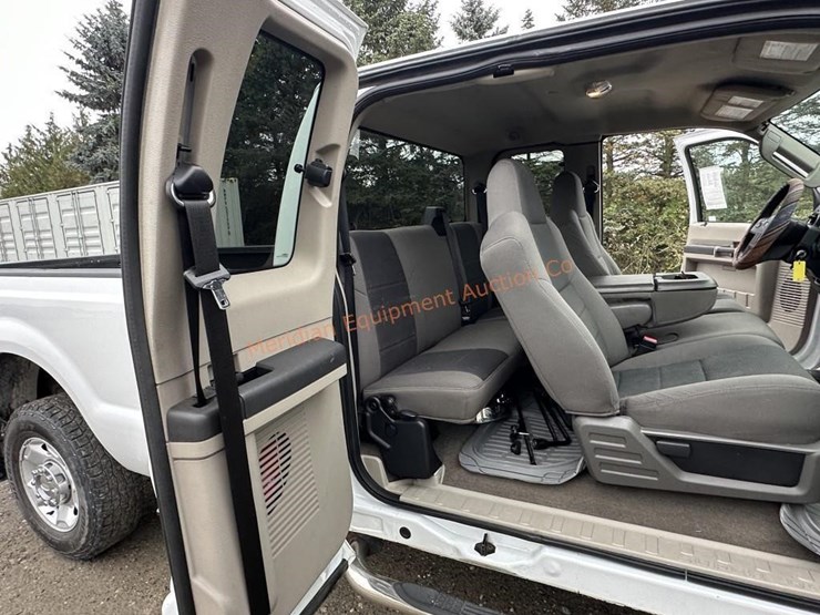 2010-ford-f-250-super-duty-4x4-pickup-image-40