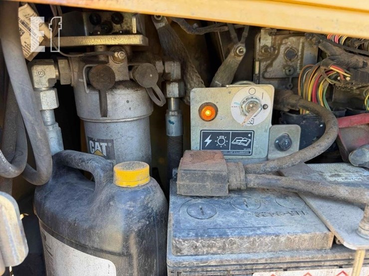 2020-caterpillar-d1-image-66