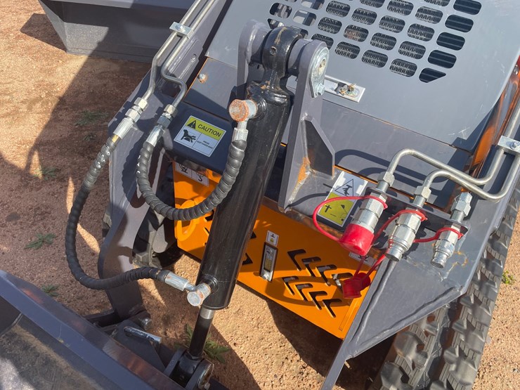 #3206-•-landhonor-mini-skid-steer-loader-image-10