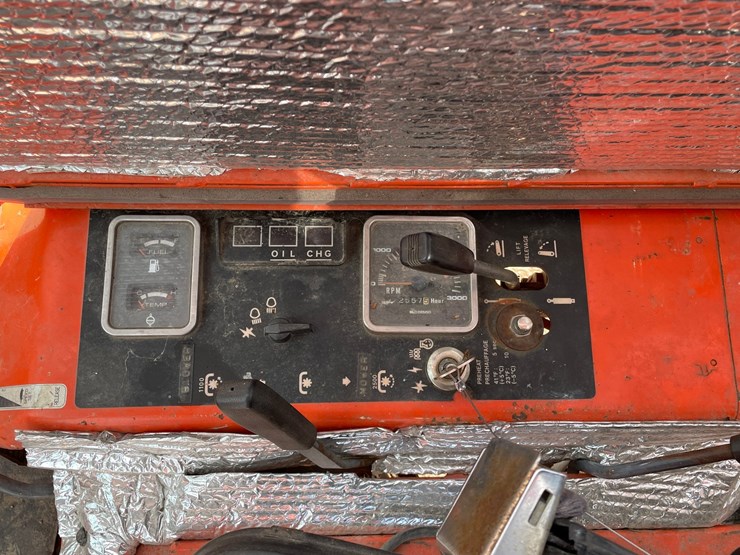 #1019-•-kubota-f2400-4wd-tractor-with-attachments-image-16