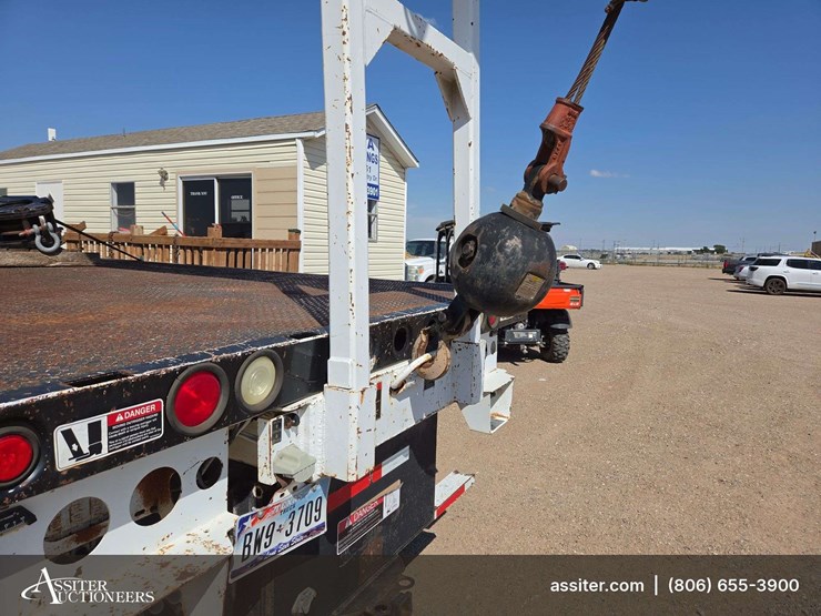 2006-peterbilt-335-image-6