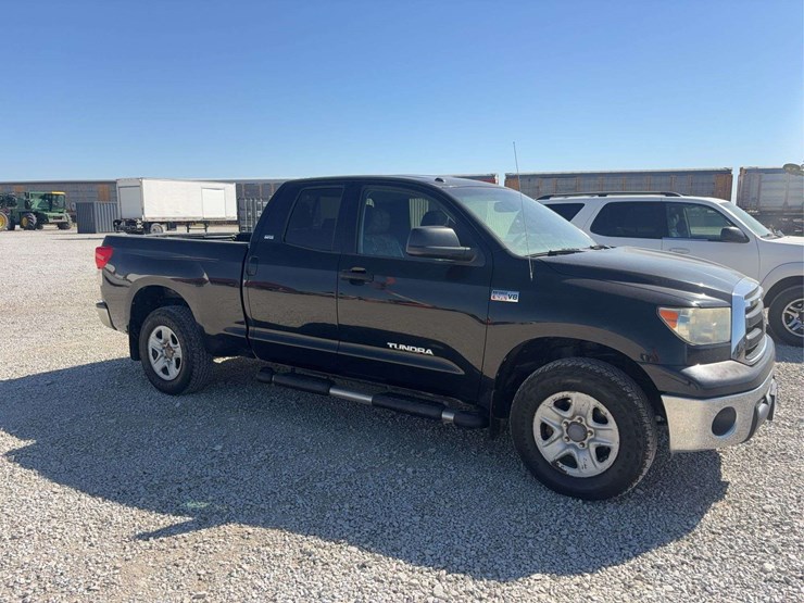 2013-toyota-tundra-srs,-5.7l/v8-iforce,-4wd,-reese-hitch,-4-door,-cloth-interior-power-lock/windows/seat,-250,027-miles,-vin#-5tfuw5f11cx231515-image-5