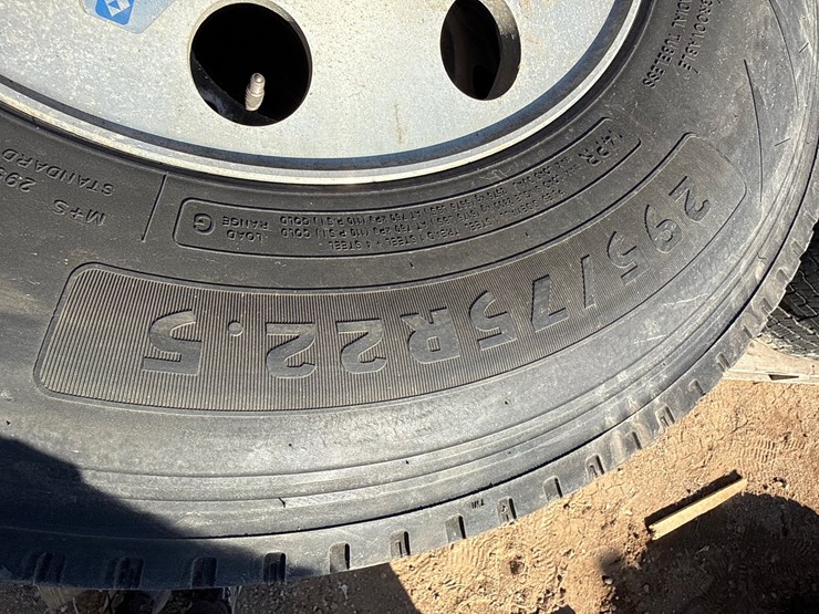 #6980-•-(4)-commercial-truck-tires-with-10-bolt-aluminum-rims-image-5