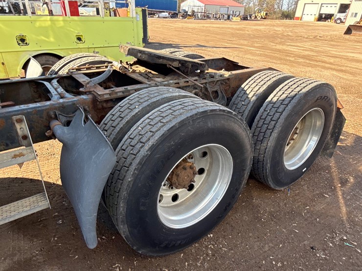 #6906-•-2002-international-9200i-sleeper-semi-truck-tractor-(has-wi-title)-image-8