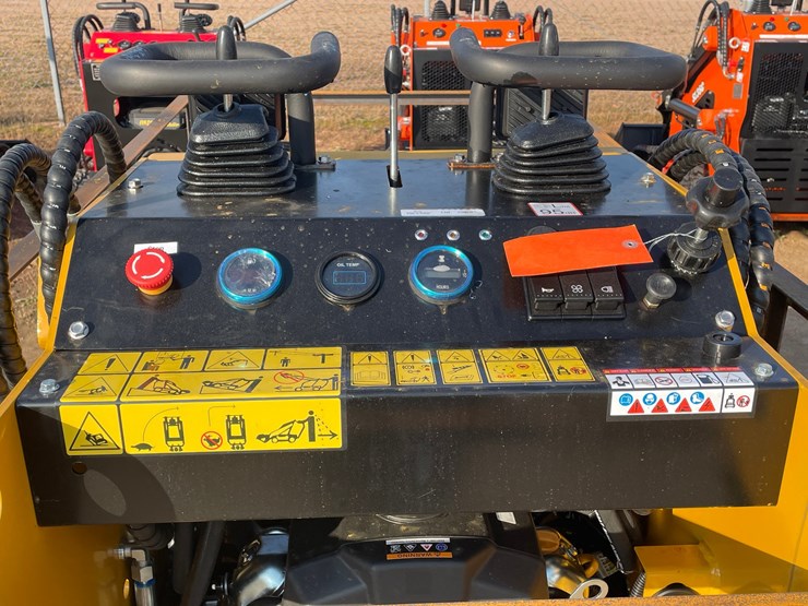 #3239-•-agt-mx-crt23-compact-track-loader-image-18