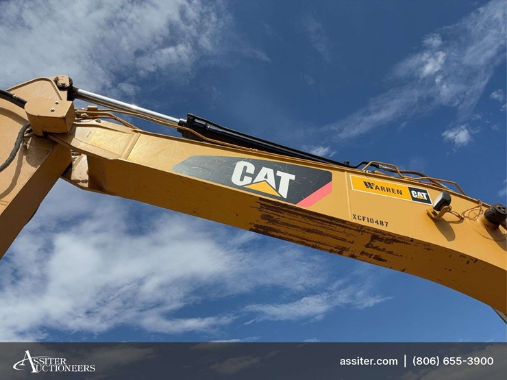 2017-caterpillar-323-image-8
