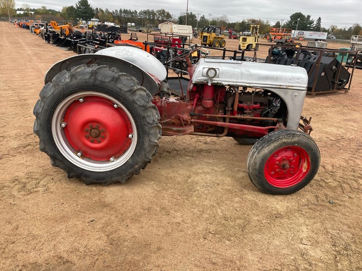 #1856-•-ford-tractor-image-13