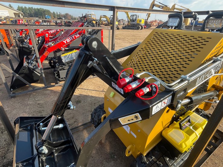 #3238-•-agt-mx-crt23-compact-track-loader-image-10