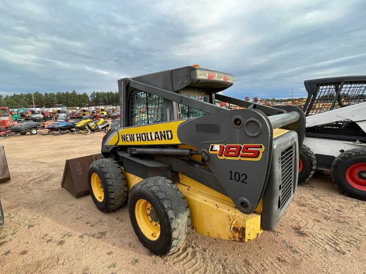 #1083-•-new-holland-l185-wheeled-skid-steer-image-2