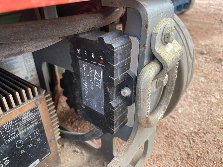 #1922-•-2017-skyjack-sj12-electric-man-lift-image-13