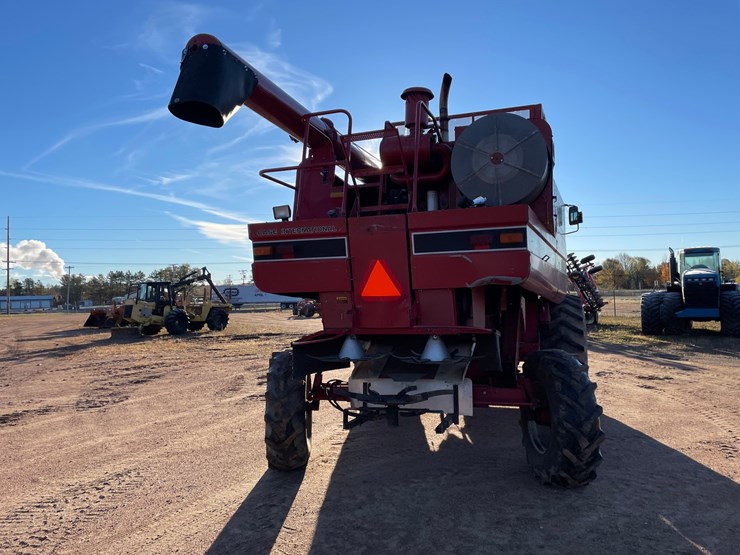 #1898-•-1991-ih-1660-axial-flow-combine-image-8