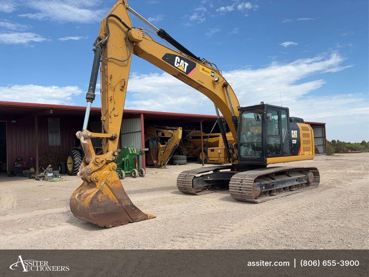 2017-caterpillar-323-image-1