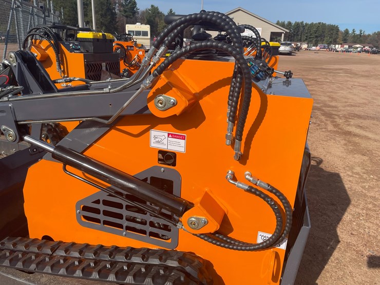 #3207-•-2026-landhonor-lhr-me380r3a-mini-skid-steer-loader-image-12