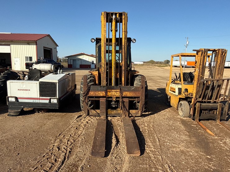 #6930-•-continental-diversified-sales-cds-706d-rough-terrain-forklift-image-2