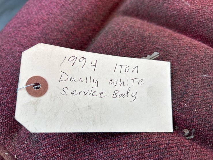#6933-•-1994-chevrolet-1-ton-dually-service-body-truck-(has-wi-title)-image-16