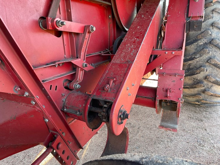 #1898-•-1991-ih-1660-axial-flow-combine-image-40