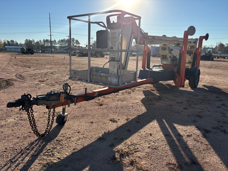 #1887-•-2017-jlg-t500j-towable-basket-lift-image-1