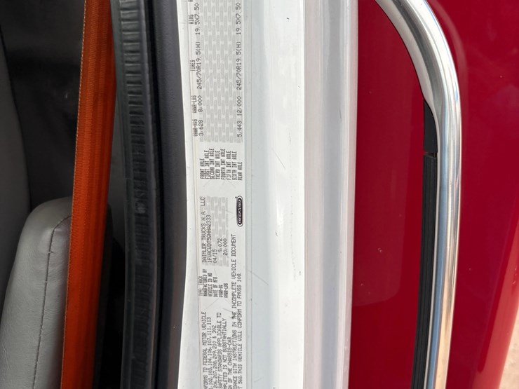 2016-freightliner-m2-106-image-12