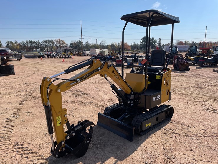 #3247-•-2026-agt-h15r-mini-crawler-excavator-image-1