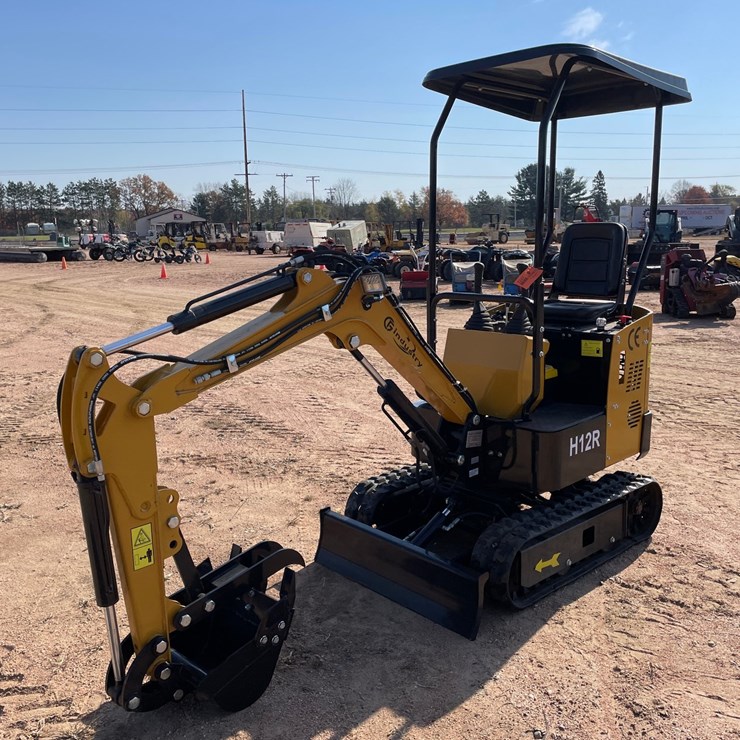 #3247 • 2026 AGT H15R Mini Crawler Excavator