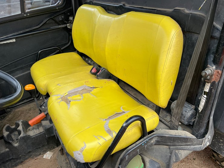 #1057-•-john-deere-diesel-4-x-4-gator-image-33