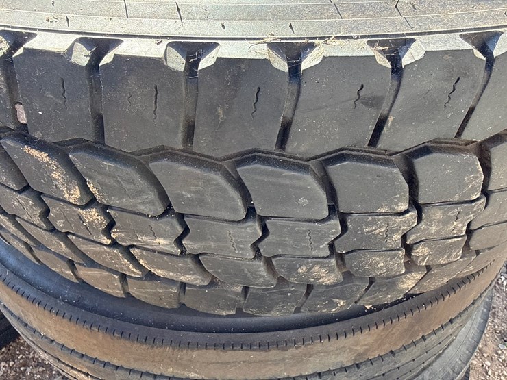 #6965-•-(4)-commercial-truck-tires-image-7