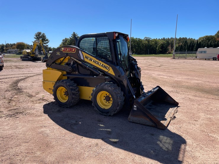 #1080-•-2015-new-holland-l230-skid-steer-image-6