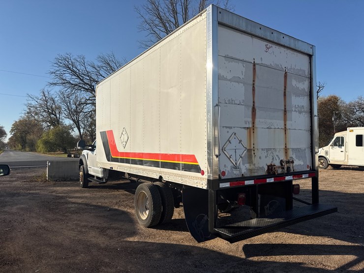 #6900-•-2017-ford-super-duty-xl-box-truck-(wi-title-in-delay)-image-7