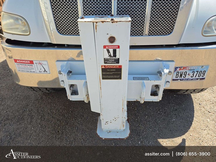 2006-peterbilt-335-image-2