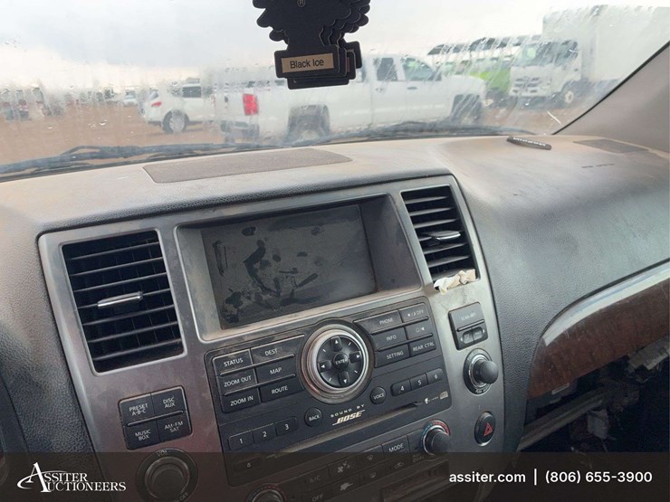 2011-nissan-armada-image-28