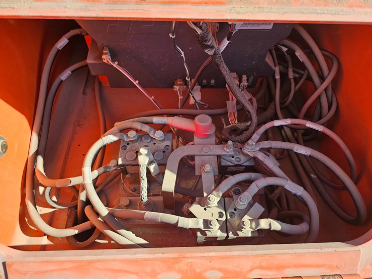 2017-jlg-m600j-image-5