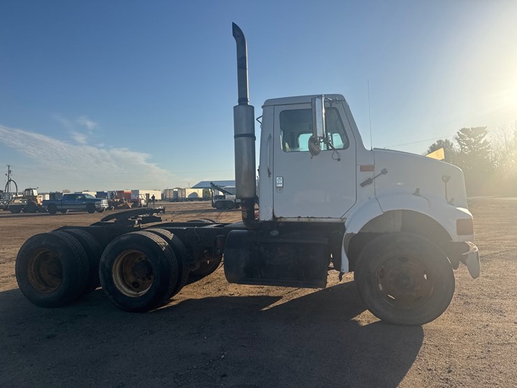 #6904-•-1996-international-8100-6x4-day-cab-semi-truck-(has-wi-title)-image-4