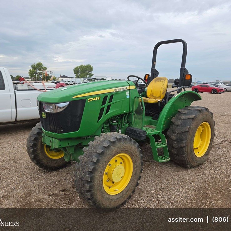 JOHN DEERE 5045E