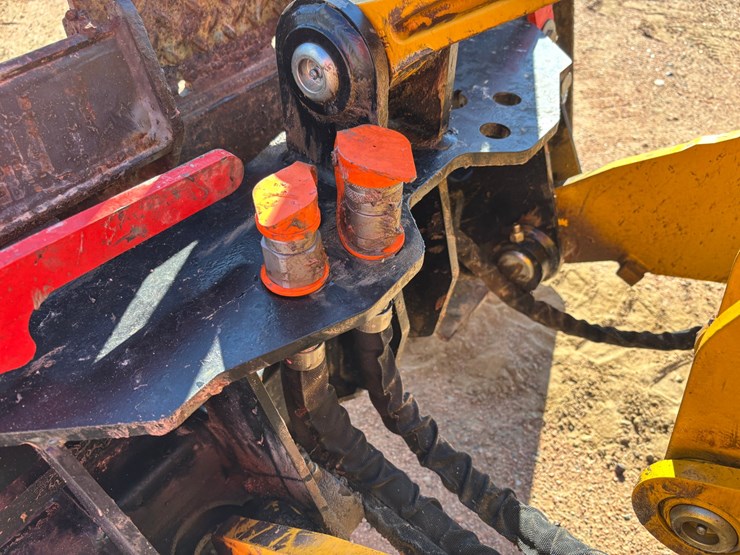#1894-•-2023-gehl-al550-wheel-loader-image-14